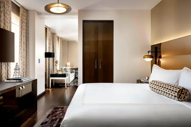 Suite, King Bed, The Sinclair Autograph Collection 2/4