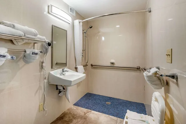 غرفة بسرير كينج لذوي الإعاقة، Quality Inn and Conference Center Tampa-Brandon 6/6