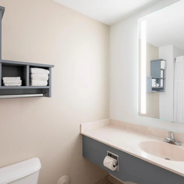 2 Bedrooms, Suite, GrandStay Hotel and Conference 1/1