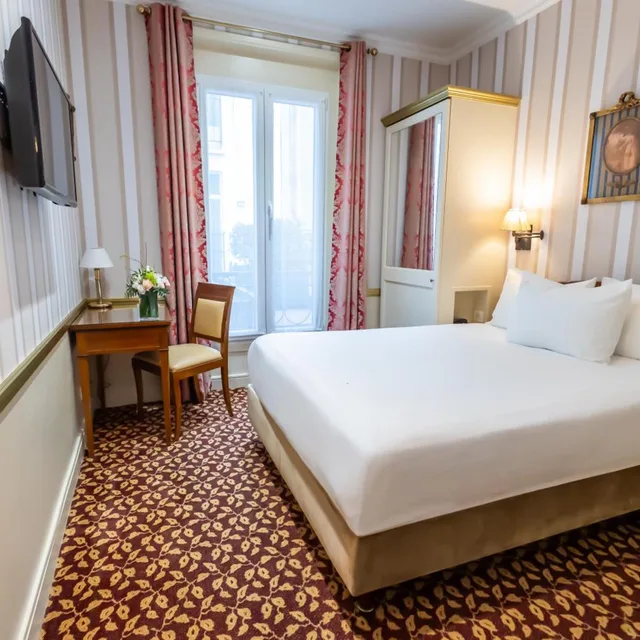 Classic, Double Bed, Hotel Belfast 2/10