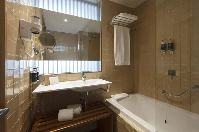 جناح بسرير كينج بإطلالة على النهر مع أريكة، NEYA Porto Hotel 8/10