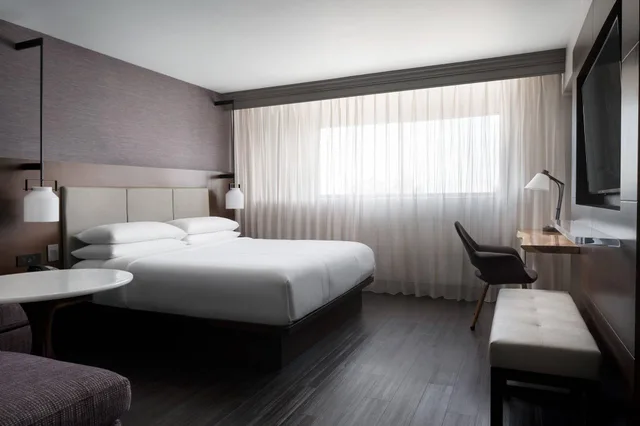 غرفة بسرير مزدوج لذوي الإعاقة، Visalia Marriott at the Convention Center 1/1