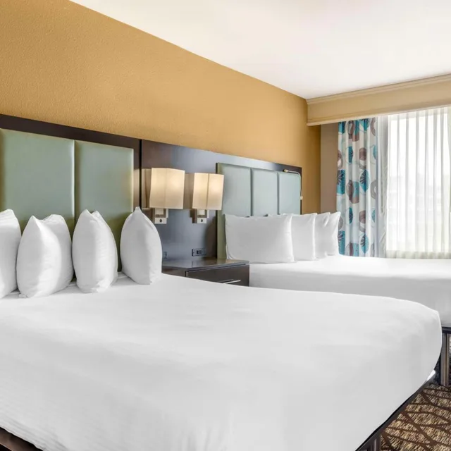 غرفة بسرير كوين، Best Western Plus Oceanside Palms 3/4