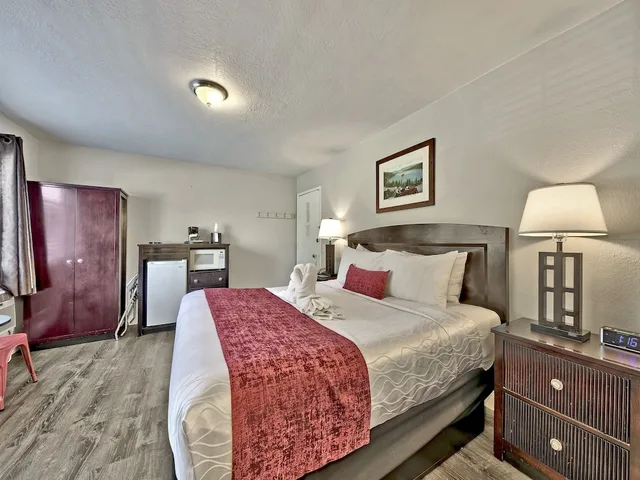 غرفة قياسية بسرير كينج بمطبخ صغير، Heavenly Inn Lake Tahoe 1/3