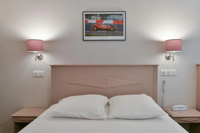 غرفة ثلاثية، Inter Hotel Le Roncevaux 8/9