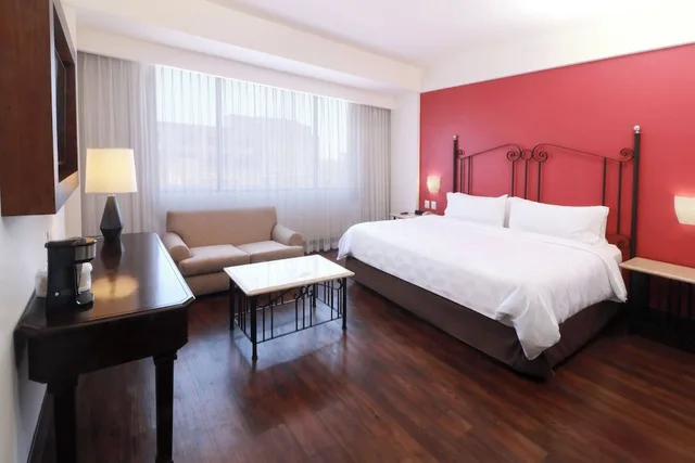 غرفة قياسية بسرير كينج، Holiday Inn & Suites Guadalajara Centro Historico 2/5