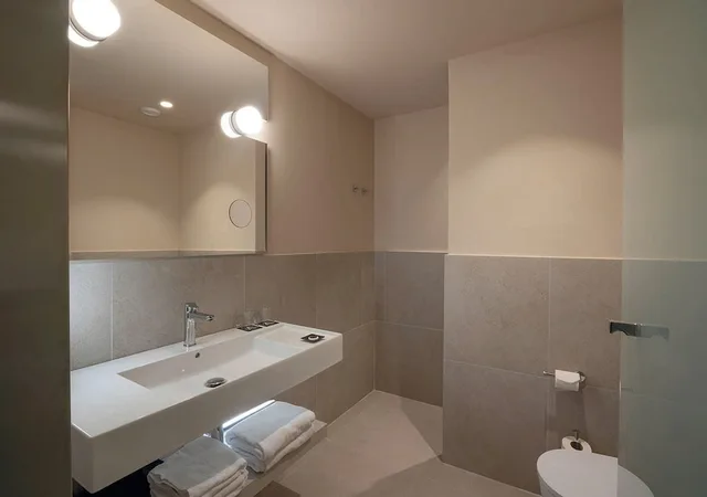 غرفة عائلية رباعية بسرير كوين وسريرين منفصلين، AQUA Hotel Promenade & Spa 6/6