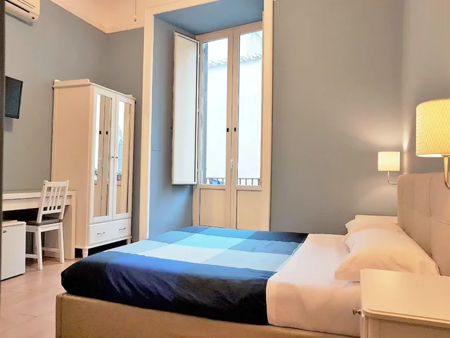 غرفة كومفورت بسرير كوين، Hotel Meuble Santa Chiara Suite 2/10