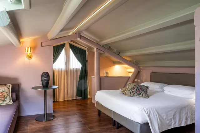Deluxe, Double Bed, Two Extra Beds، Campiello Hotel 1/10