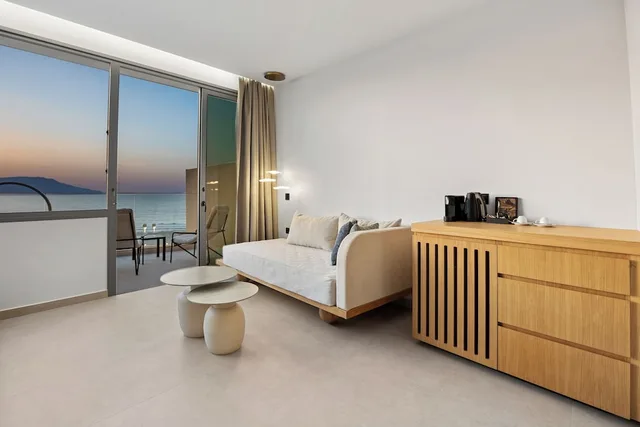 Sky, Swim Up, Junior Suite, 1 King and 1 Single Beds, Sea View، Ventale Island Breeze Resort 2/5