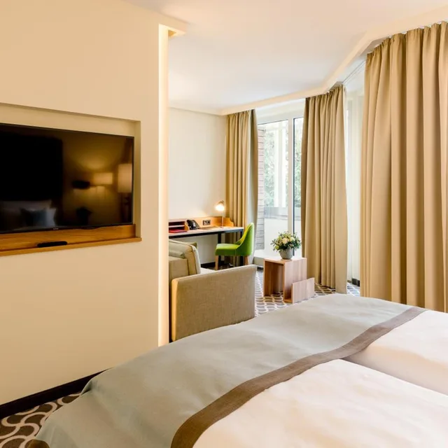 Deluxe, Pavilion، Rothof 1/3