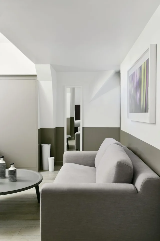 Atelier, Suite, Queen Bed, Sofa، White 1921 Saint-Tropez 4/9