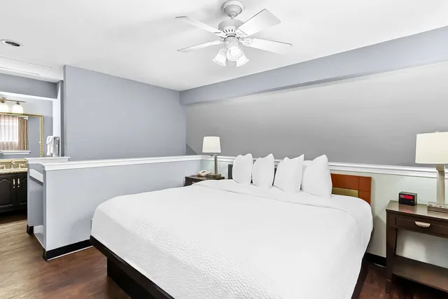 Loft, Suite, 2 King Beds, 2 Bathrooms, Sofa, Kitchen، SureStay Studio by Best Western Pensacola 2/3