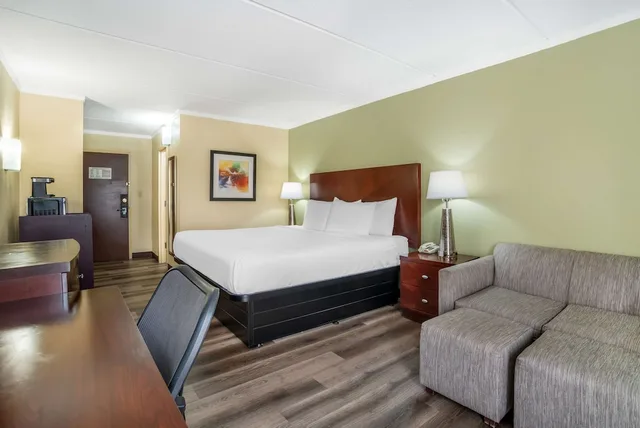 غرفة قياسية بسرير كينج، Best Western Gastonia 4/8