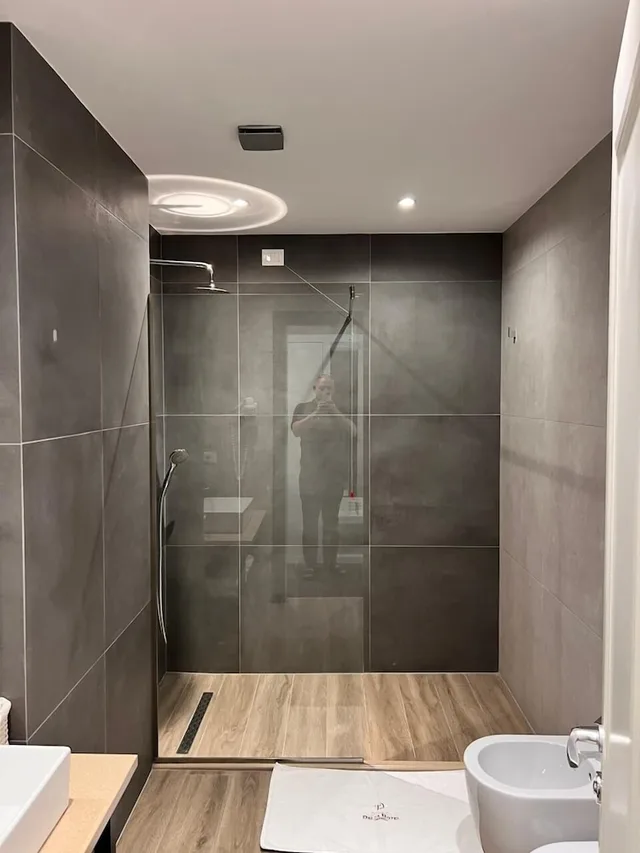 غرفة رباعية بسرير كينج وسريرين منفصلين بإطلالة على الحديقة، Delta Hotel 4/4