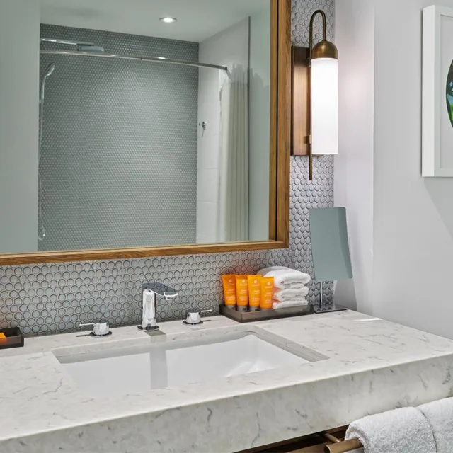 Signature, Suite, Sofa, Walt Disney World Swan Reserve 3/4