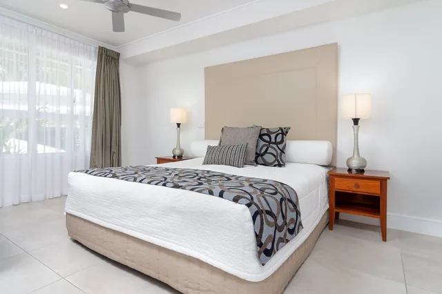 شقة ديلوكس بسرير كينج وسريرين منفصلين بغرفتي نوم، Mandalay Luxury Beachfront Apartments 1/6
