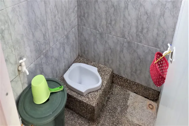 غرفة قياسية بسريرين منفصلين للمدخنين، Nabila Syar i Guesthouse by ZUZU 3/3