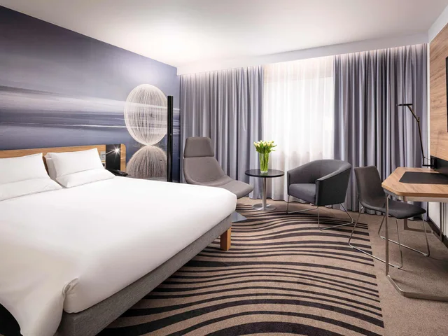 غرفة بسرير كوين، Novotel Poznan Centrum 4/7
