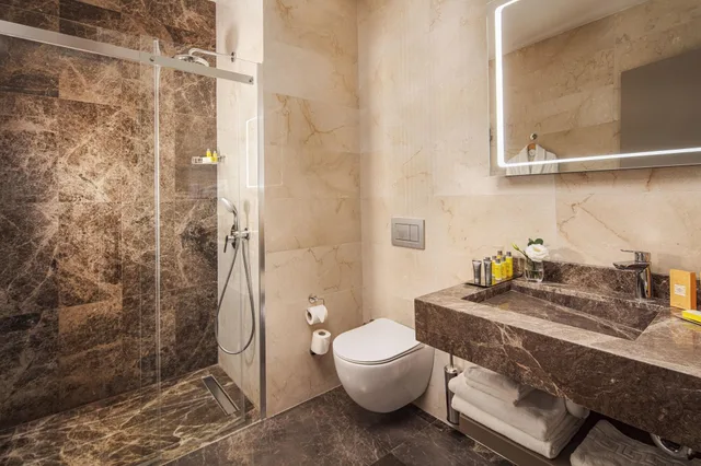 جناح بسرير كينج، Delta Hotels by Marriott Istanbul Kagithane 2/2
