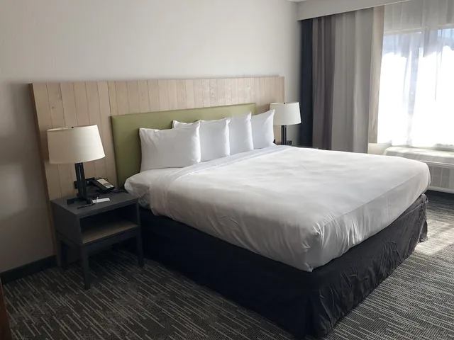 غرفة بسرير كينج لذوي الإعاقة، Country Inn & Suites by Radisson, Flagstaff Downtown, AZ 1/3