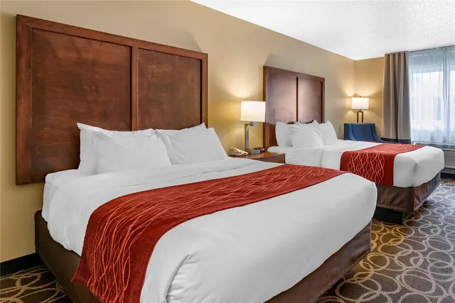 غرفة بسريرين كوين، Comfort Inn Dyersville Near Field of Dreams 2/4