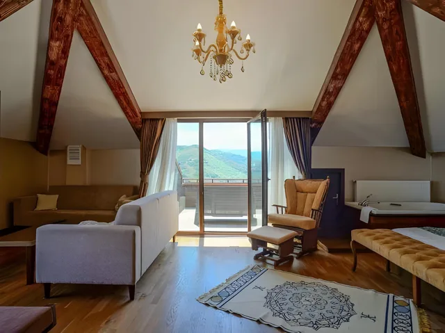 جناح بسرير مزدوج بإطلالة على البحيرة مع أريكة، Sera Lake Resort 1/1