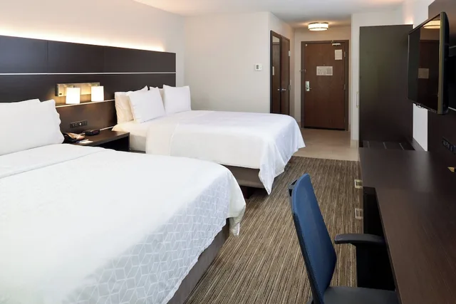 جناح بسريرين كوين، Holiday Inn Express Hotel And Suites Pueblo North 4/8