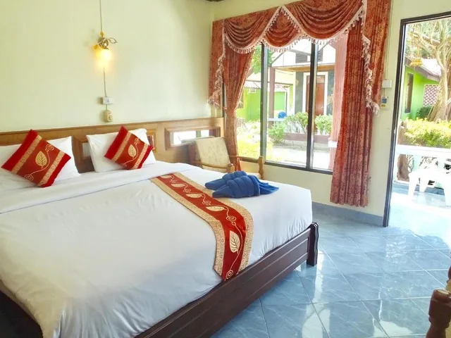 بنغل بسرير كوين بإطلالة على الحديقة بشرفة، BLUE ANDAMAN LANTA RESORT 1/1