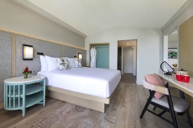 1 Bedroom, Suite, King Bed, Ocean Front, Balcony، Crowne Plaza Resort Saipan an IHG Hotel 3/5