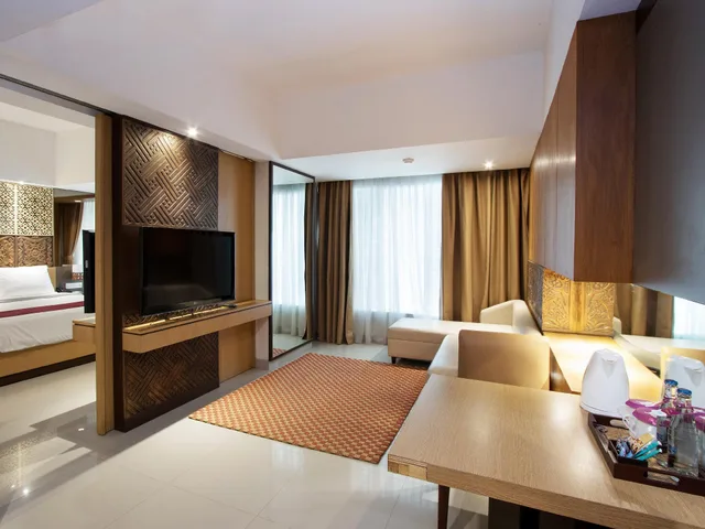 Beach, Suite, King Bed, Sofa, Balcony، Horison Seminyak 1/2