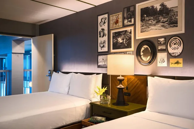Room, 2 Queen Beds, Pool Side، Renaissance Minneapolis Bloomington Hotel 2/6
