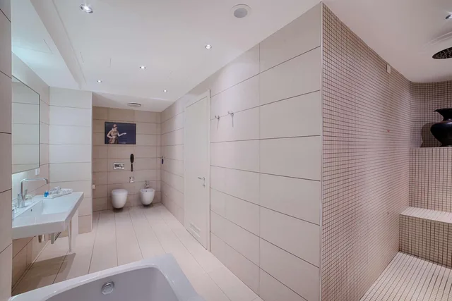 جناح بسرير كوين، RADISSON BLU HOTEL MILAN 3/3