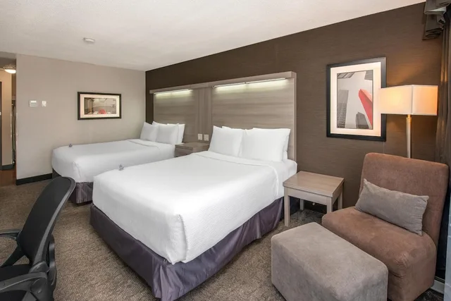 Coast, 2 Queen Beds, Village Park Inn Calgary 4/6