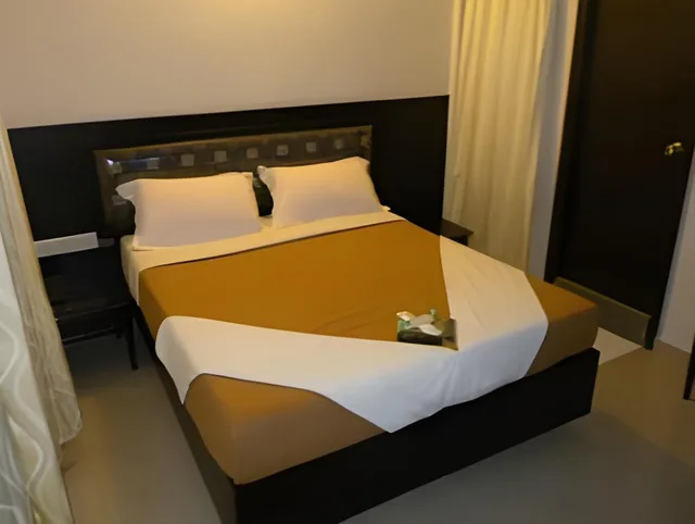 Suite, Queen and Twin Beds, Mount Residency 2/2