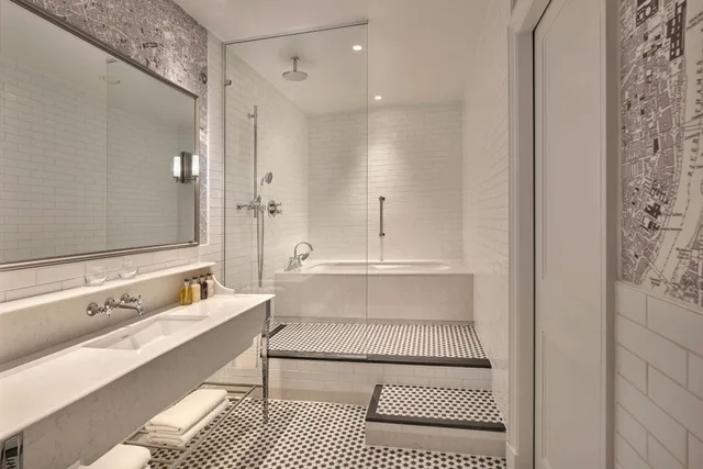 Bank, Suite, King Bed, Balcony, Club Lounge Access, South Wing, London Marriott County Hall 10/10