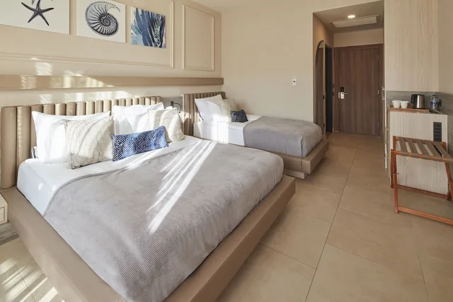 Swim Up, Deluxe, 1 Queen and 1 Single Bed، Liu Resorts 2/7