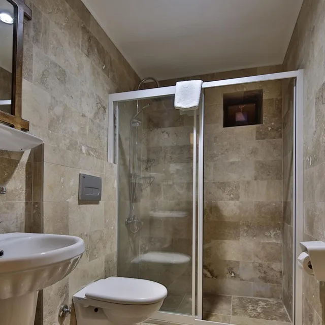 Stone, Twin Beds، Yusuf Bey House 9/10