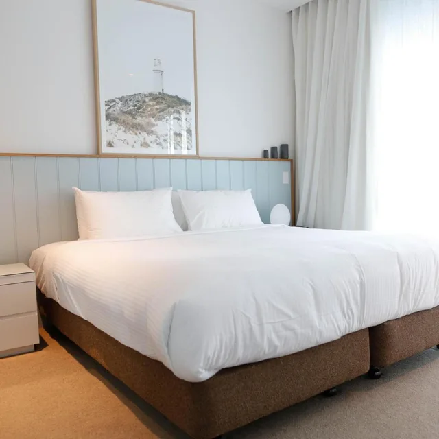 2 Bedrooms, Junior Suite, Urban View، The Sands Torquay 2/10