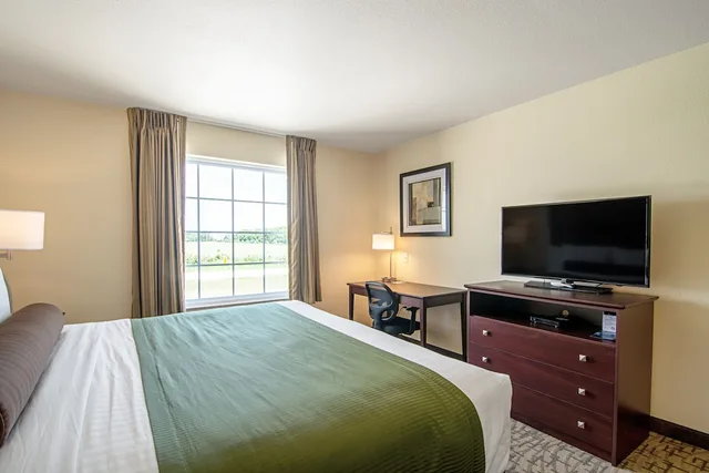 غرفة بسرير كينج، Cobblestone Hotel & Suites - Paxton 5/11