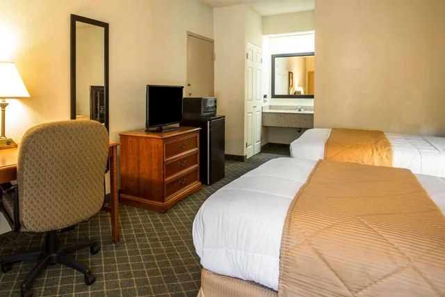 Room, 2 Double Beds, Smoking, Clarion Inn & Suites Aiken South 3/3