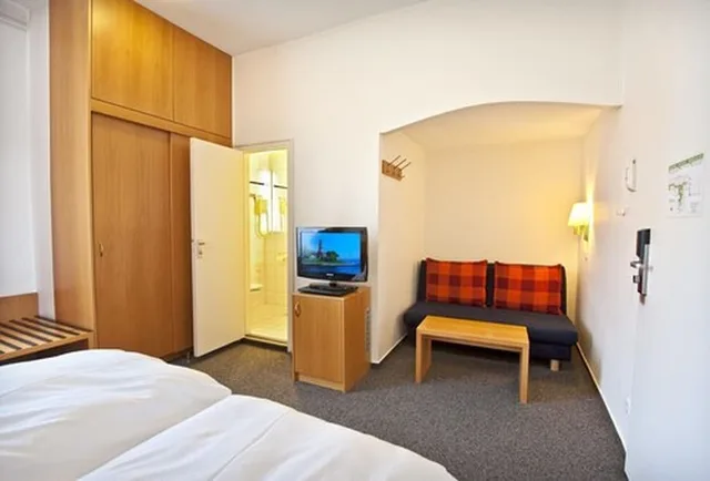 غرفة قياسية بسرير كوين، Berliner Hof 4/7
