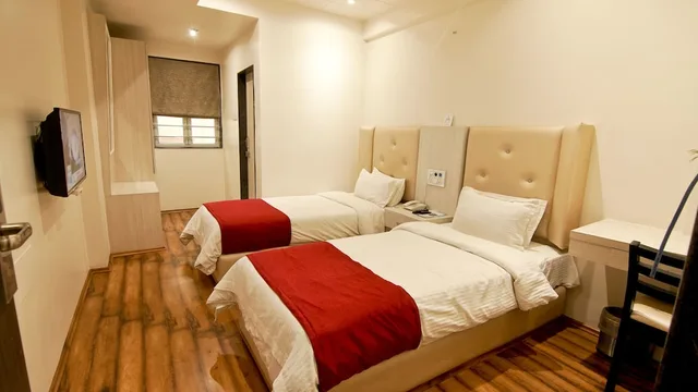 Renovated, Deluxe, King Bed، Hotel Amrta 7/10