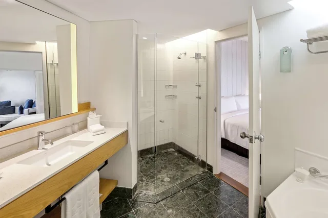جناح تنفيذي بسرير كينج بإطلالة على المرسى، Shangri La the Marina Cairns 5/8