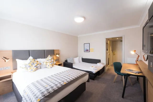 Premium, Single Bed, Holiday Inn Farnborough by IHG 3/10