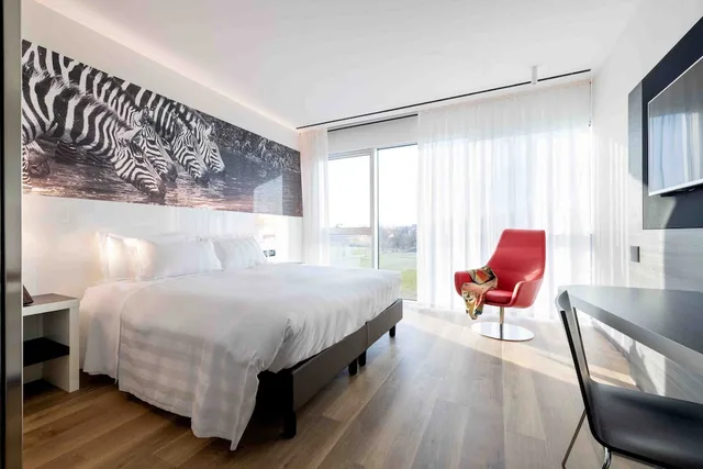 غرفة قياسية بسرير كوين، Life Hotel 1/3