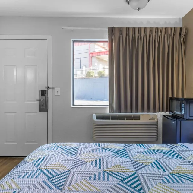 غرفة بسرير كوين لذوي الإعاقة، Motel6 Elizabethtown, KY 9/10