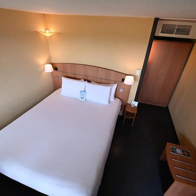 غرفة بسرير مزدوج، KYRIAD TARBES - ODOS 5/10