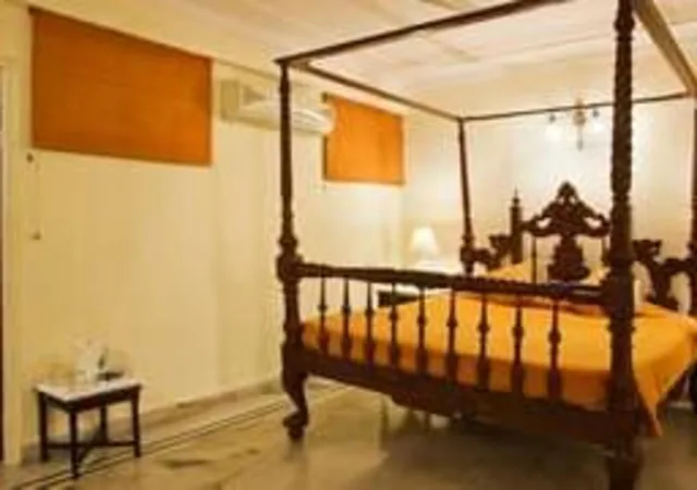 جناح بسرير مزدوج، Mandawa Haveli 1/4
