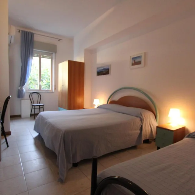 غرفة ثلاثية، Hotel La Scogliera 1/7